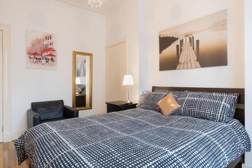 Fraser Apartment - image 8