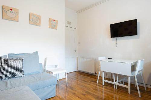 Fraser Apartment - image 6