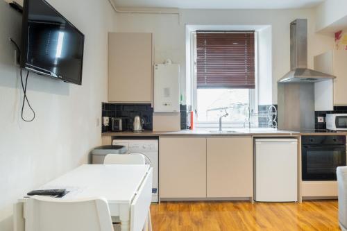 Fraser Apartment - image 10