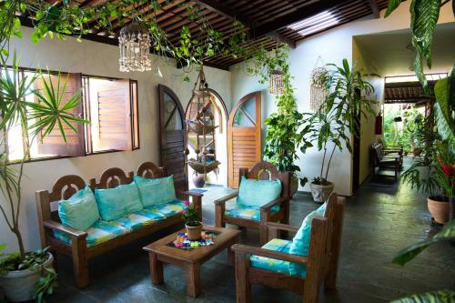 Shared lounge/TV area, Hotel Pousada Arco Iris in Barra De Santo Antonio