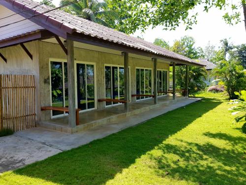 S Beach Resort in Koh Kood