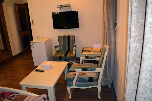 Continental House – Islamabad, OH