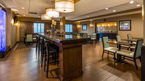 Best Western Plus Wichita West Airport Inn