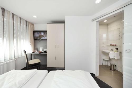 Business Twin Room with Garden View