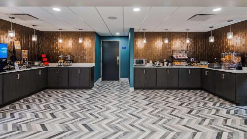 Best Western Plus Bloomington East - image 7