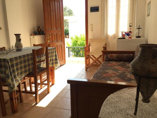 المرافق, Livanina apartments in Kampos Marathokampou