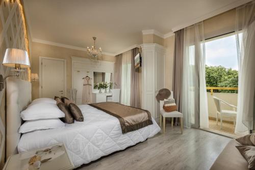 Junior Suite with Partial Sea View and Spa Access