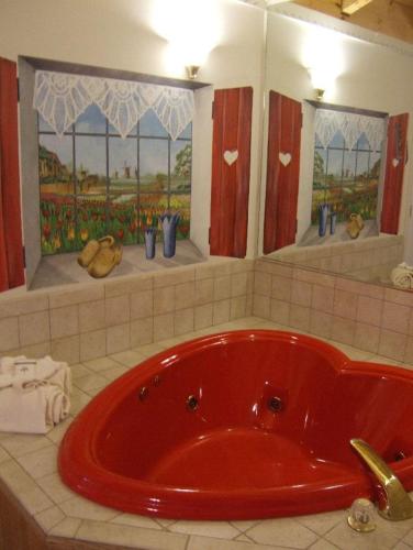 حمام, Black Forest Bed & Breakfast in هيلين - جورجيا