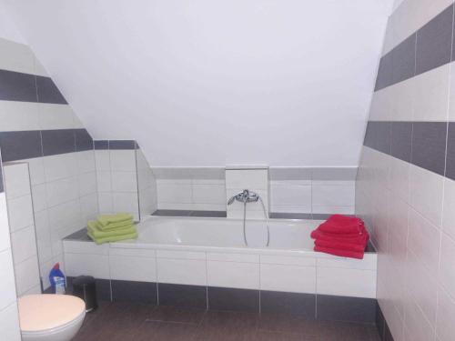 Bathroom, Ferienwohnung Regenbogenhaus in Hasselberg