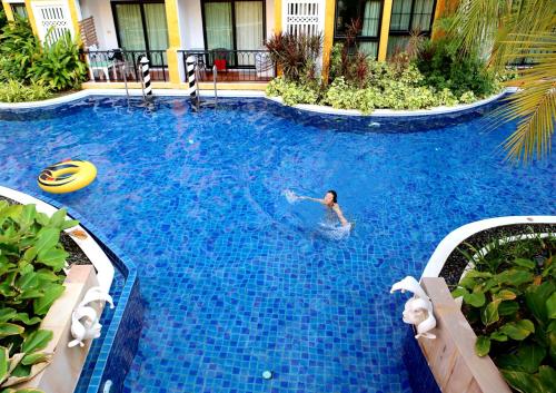Swimming pool, Venetian Poseidon Pool Hotel near Pattaya Floating Market