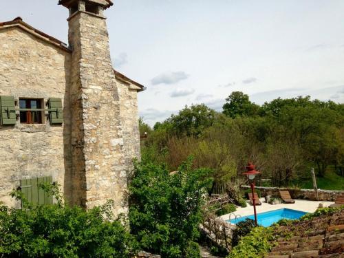  Rural Holiday Apartment with shared Pool (4554-3) in Žminj