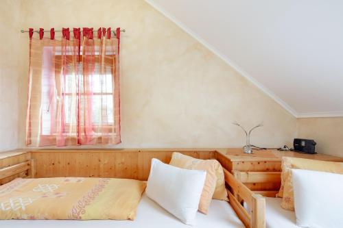 2 twin beds, 2 sofa beds