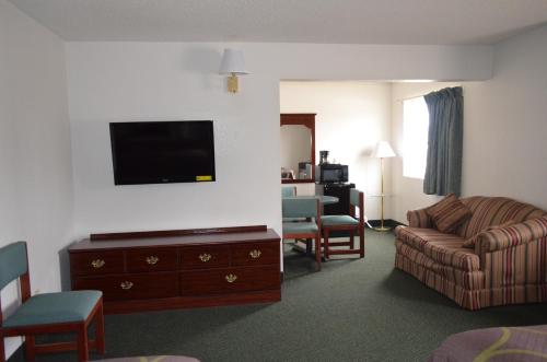 Super 8 By Wyndham Neosho Photo 27