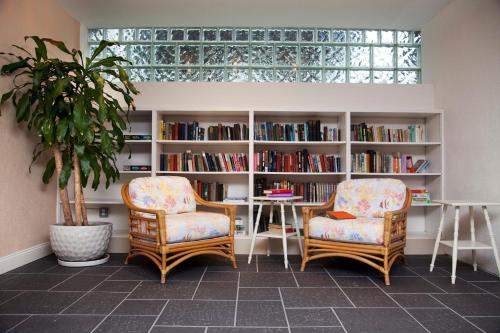 Sandpiper Beach Club - image 3