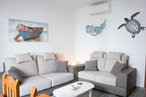 Close to Everything | A/C+ WiFi | 1min Beach | 2