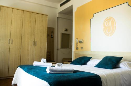 Hotel Jolie - image 8
