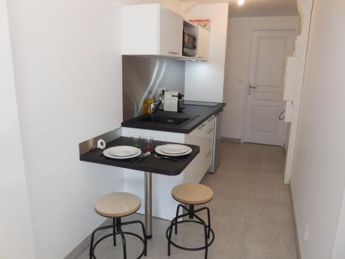 Kitchen, Room in Toulouse Studio 4 proche Airbus a TOULOUSE ST Martin du Touch in Toulousse-Blagnac Airport