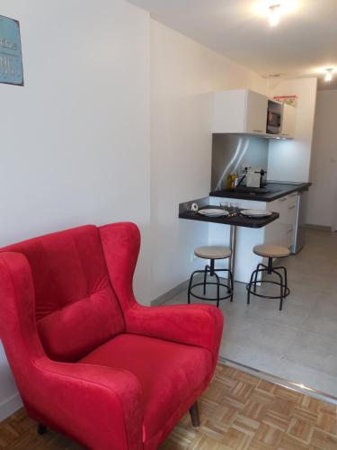 Kitchen, Room in Toulouse Studio 4 proche Airbus a TOULOUSE ST Martin du Touch in Toulousse-Blagnac Airport