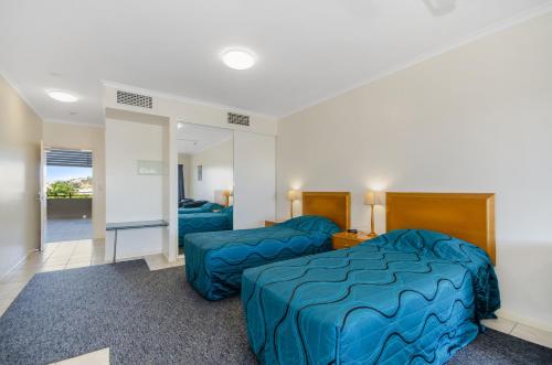 2 twin beds