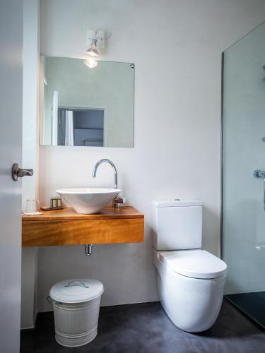 Cheap & Chic Hotel - image 11