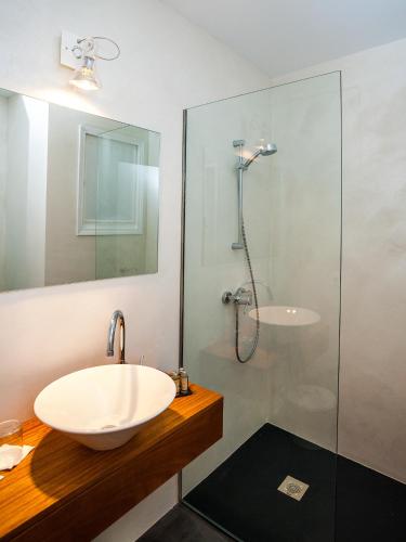 Cheap & Chic Hotel - image 13