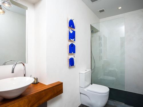 Cheap & Chic Hotel - image 12