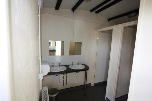 Bathroom, The White Horse Inn Bunkhouse in Mungrisdale