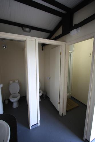 The White Horse Inn Bunkhouse - image 9