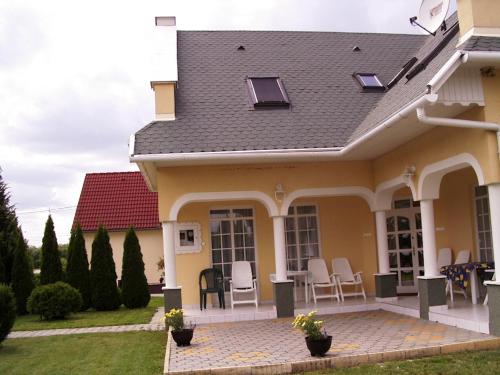 Pacsirta Apartman - image 12