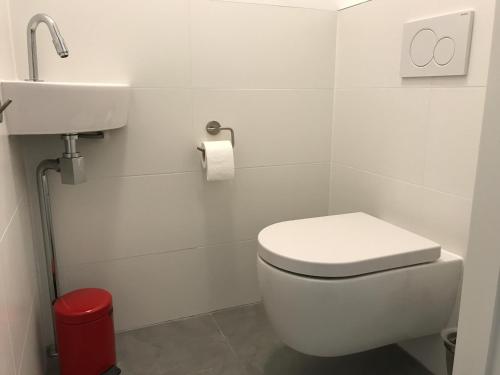 ห้องน้ำ, Villa Oscar with sauna in Winterswijk in วินตอร์วิก