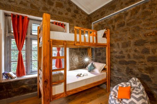 Bed in 8-Bed Mixed Dormitory Room image 3