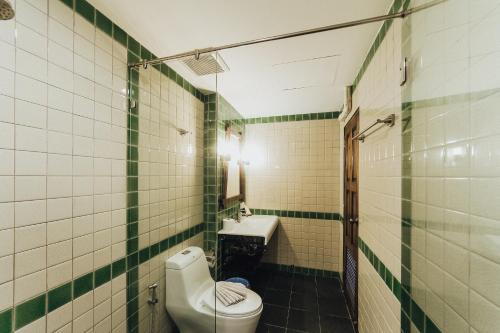 room detail thumbnail 2