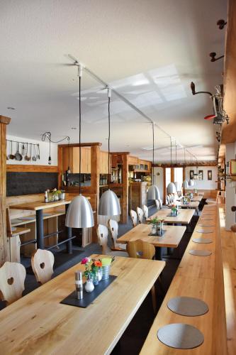 Restaurant, Der Kolmenhof - Dein Ort an der Quelle in Furtwangen