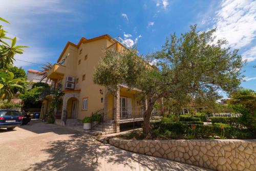  Captain's Club in Rab