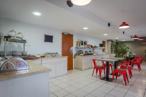 Adams Hotel - image 5