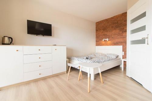 1 double bed, 1 twin bed