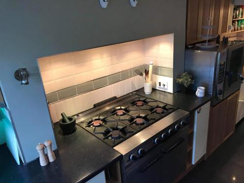 Vollie House with Hot Tub, Sauna & Log Burner in Penpont