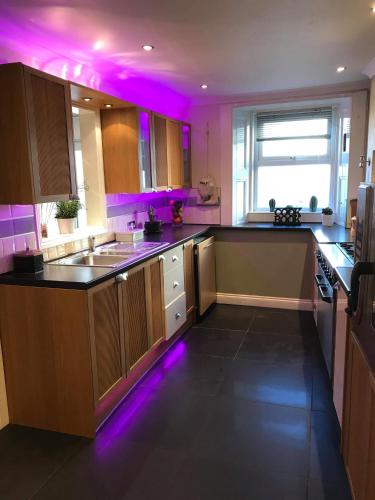 Vollie House with Hot Tub, Sauna & Log Burner in Penpont