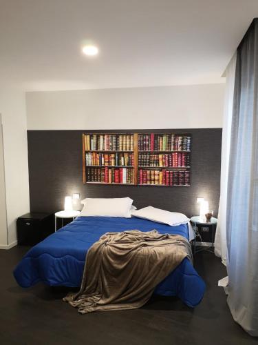 1 queen bed, 2 twin beds