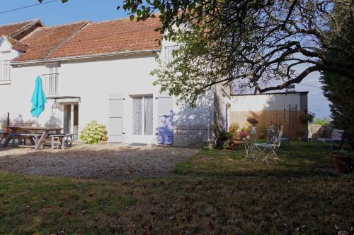 LA LONGERE AUX HORTENSIAS gîte à louer St Aignan