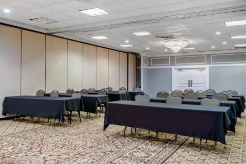 Ramada by Wyndham Shreveport Airport - image 5