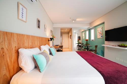 ARC Abasto Studios Ideally located in the Balvanera area, ARC Abasto Studios promises a relaxing and wonderful visit. The property has everything you need for a comfortable stay. Take advantage of the propertys Wi-Fi i