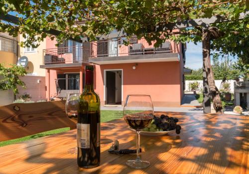 A környék, Villa Roza in Valica