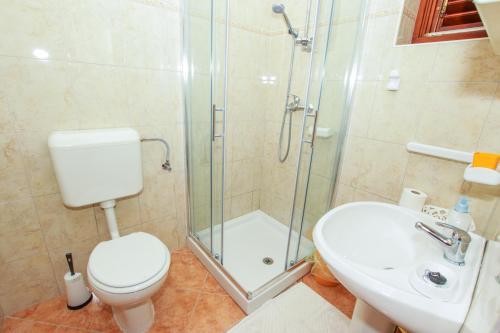 Studio Apartment image 8