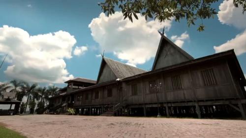 Orangutan Shaka Houseboat with cabin in Kumai Hulu