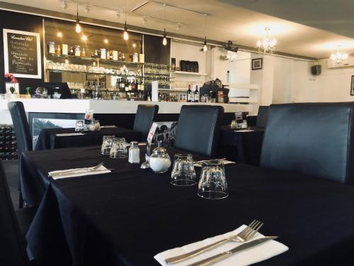 Restaurant, Parkdale Motor Inn in South East