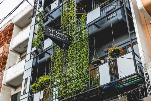 Post Factory Bed & Breakfast - 출입구