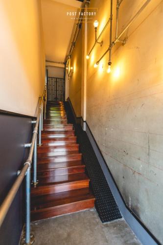 Post Factory Bed & Breakfast - 출입구