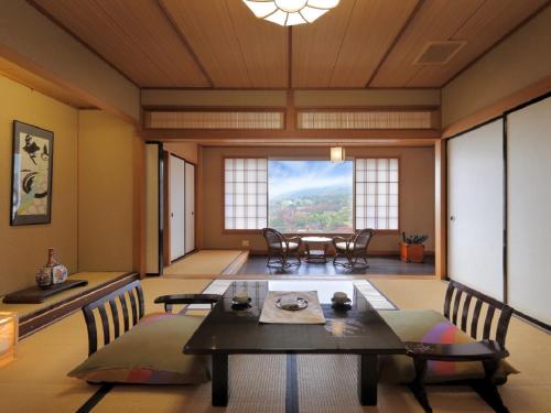 Japanese-Style Deluxe Room with Landmark View - Smoking
