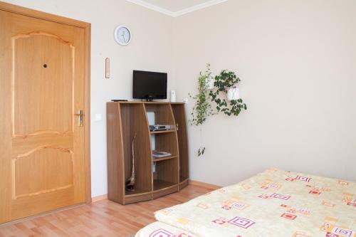 Double Room with Shared Bathroom image 4